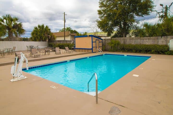 Pool 26 of 34