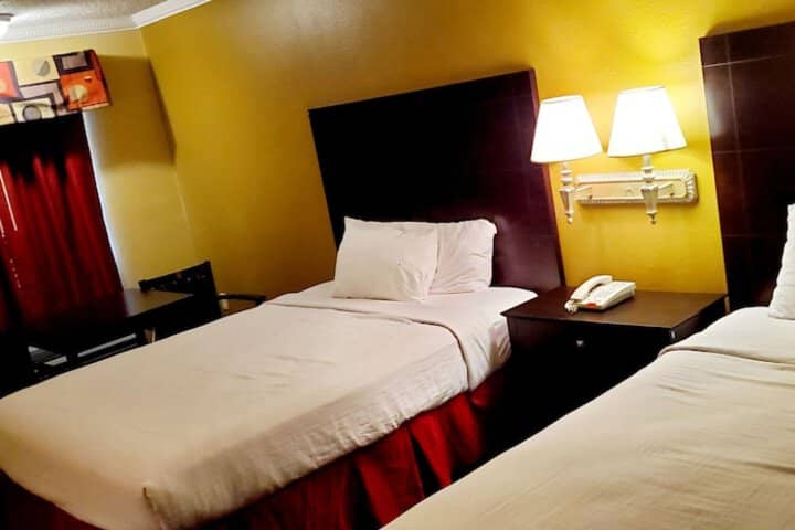 Room 10 of 34