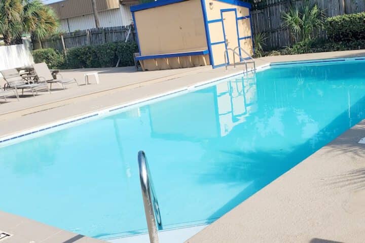 Pool 25 of 34
